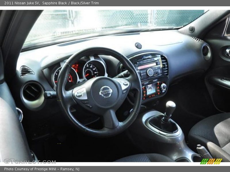 Sapphire Black / Black/Silver Trim 2011 Nissan Juke SV