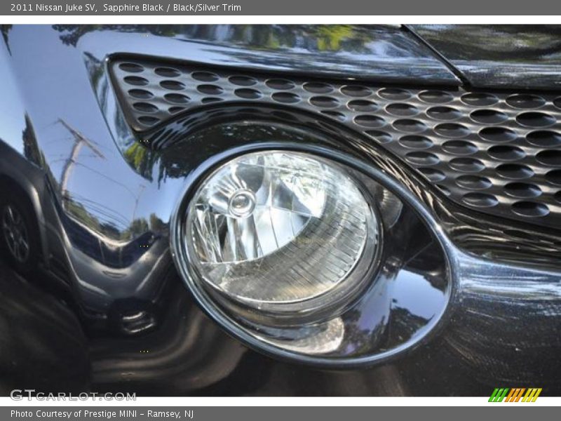 Sapphire Black / Black/Silver Trim 2011 Nissan Juke SV