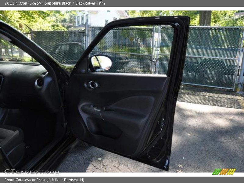 Sapphire Black / Black/Silver Trim 2011 Nissan Juke SV