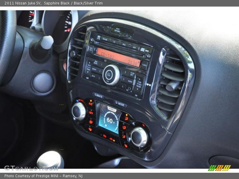 Sapphire Black / Black/Silver Trim 2011 Nissan Juke SV