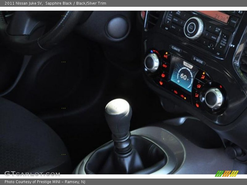Sapphire Black / Black/Silver Trim 2011 Nissan Juke SV