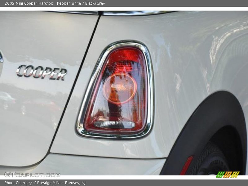 Pepper White / Black/Grey 2009 Mini Cooper Hardtop