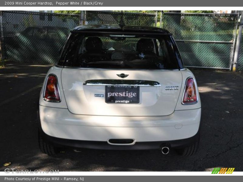Pepper White / Black/Grey 2009 Mini Cooper Hardtop