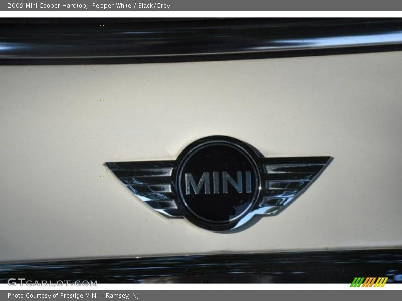 Pepper White / Black/Grey 2009 Mini Cooper Hardtop