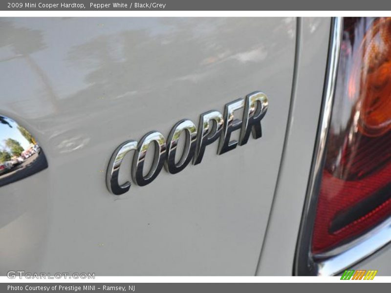 Pepper White / Black/Grey 2009 Mini Cooper Hardtop