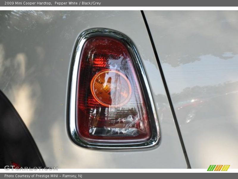Pepper White / Black/Grey 2009 Mini Cooper Hardtop