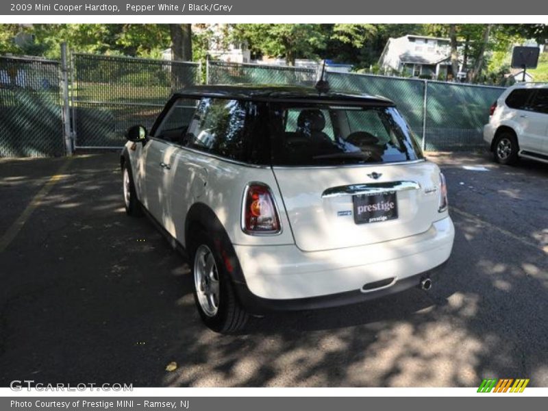 Pepper White / Black/Grey 2009 Mini Cooper Hardtop