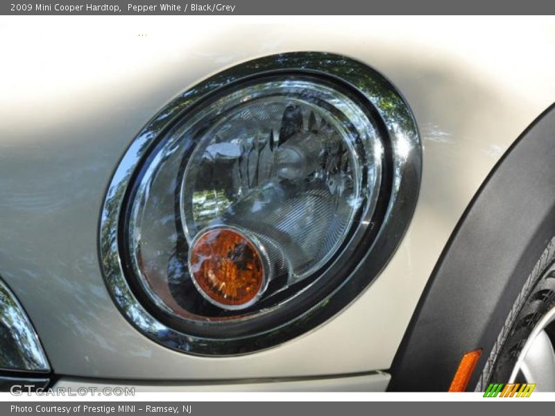 Pepper White / Black/Grey 2009 Mini Cooper Hardtop