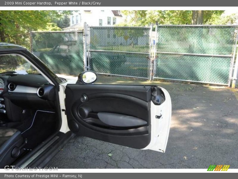 Pepper White / Black/Grey 2009 Mini Cooper Hardtop