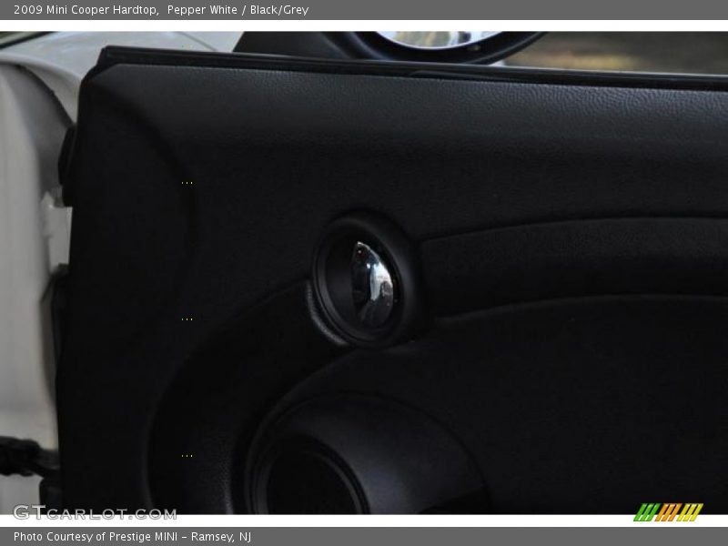 Pepper White / Black/Grey 2009 Mini Cooper Hardtop