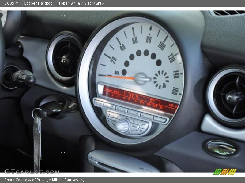Pepper White / Black/Grey 2009 Mini Cooper Hardtop
