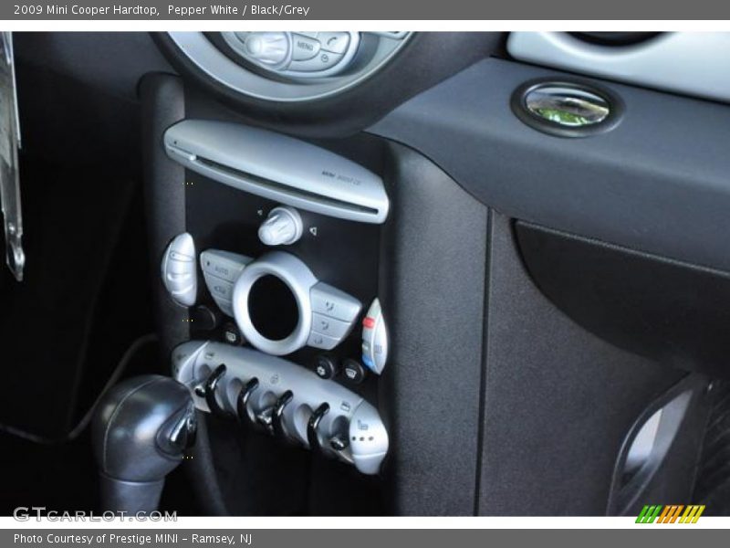 Pepper White / Black/Grey 2009 Mini Cooper Hardtop