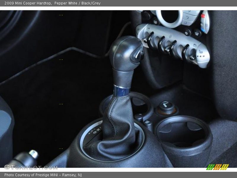 Pepper White / Black/Grey 2009 Mini Cooper Hardtop