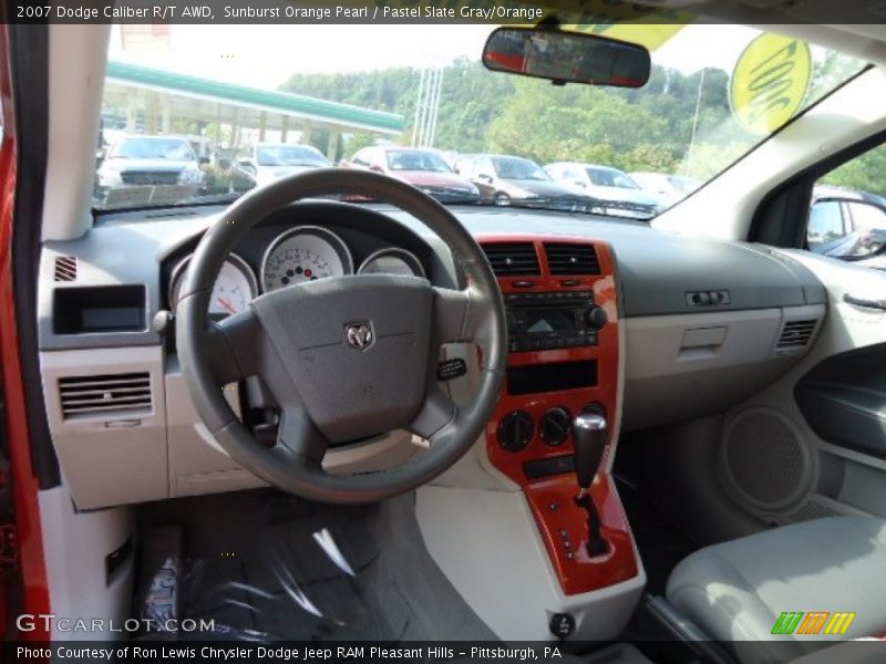 Dashboard of 2007 Caliber R/T AWD