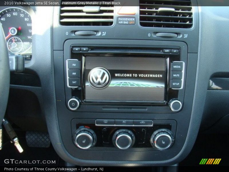 Platinum Grey Metallic / Titan Black 2010 Volkswagen Jetta SE Sedan
