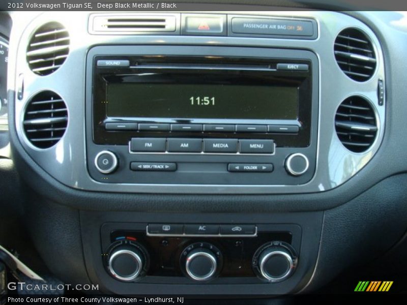 Deep Black Metallic / Black 2012 Volkswagen Tiguan SE