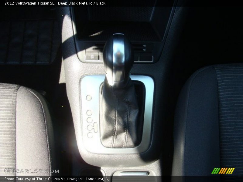 Deep Black Metallic / Black 2012 Volkswagen Tiguan SE