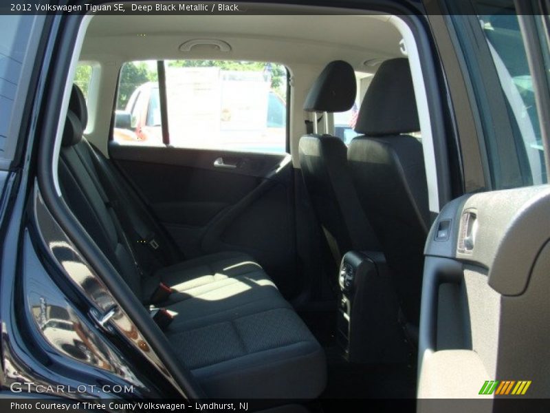 Deep Black Metallic / Black 2012 Volkswagen Tiguan SE