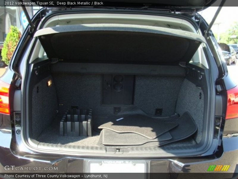 Deep Black Metallic / Black 2012 Volkswagen Tiguan SE