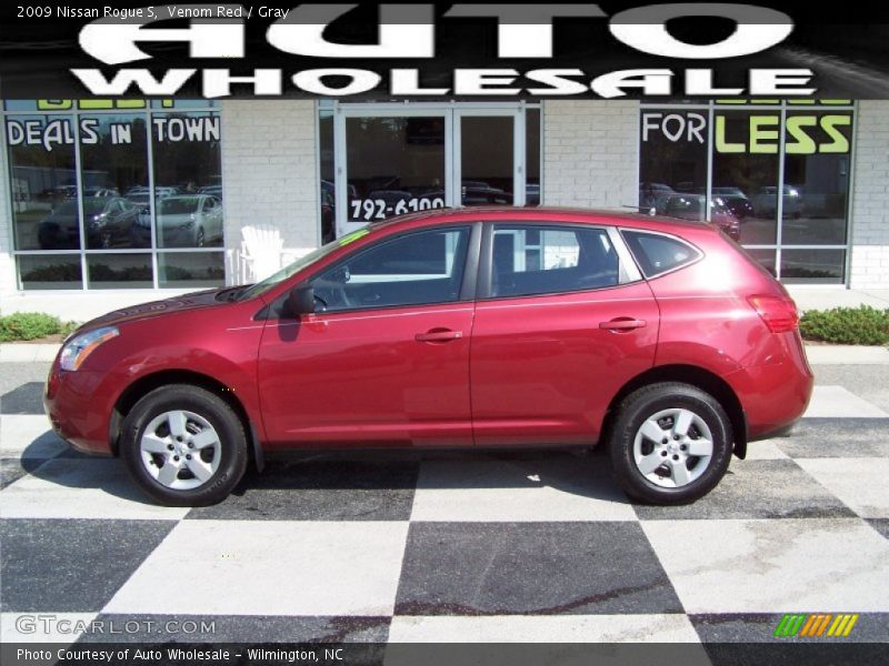 Venom Red / Gray 2009 Nissan Rogue S