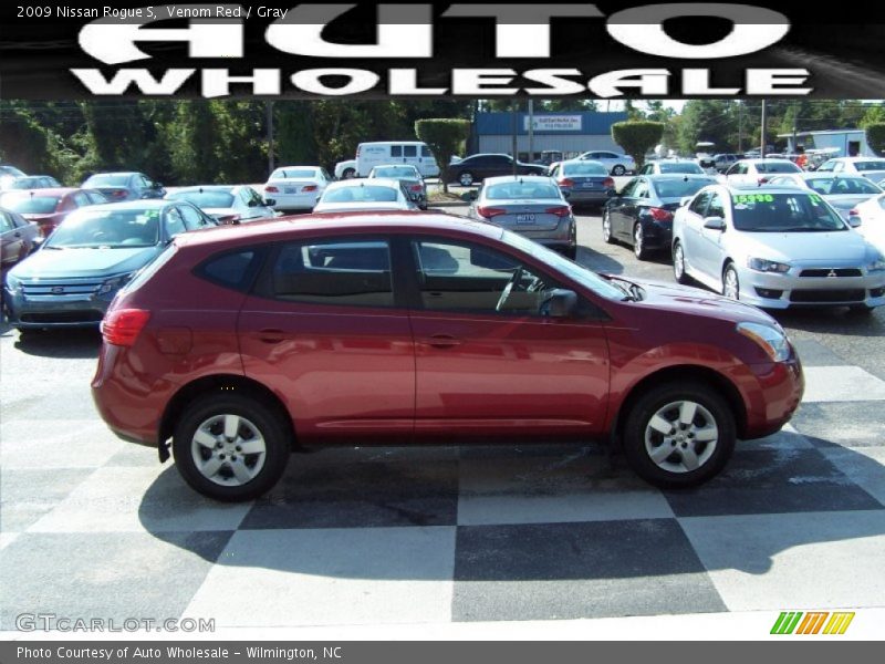 Venom Red / Gray 2009 Nissan Rogue S
