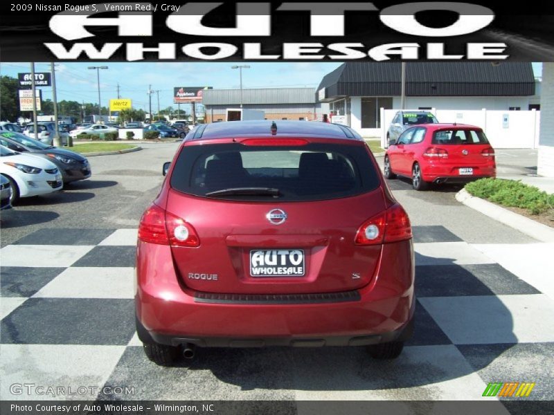 Venom Red / Gray 2009 Nissan Rogue S
