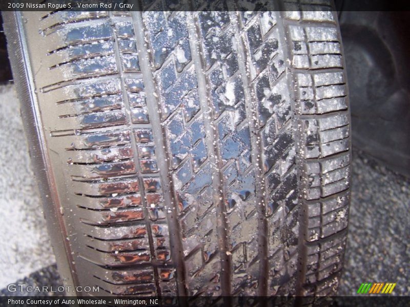 Venom Red / Gray 2009 Nissan Rogue S