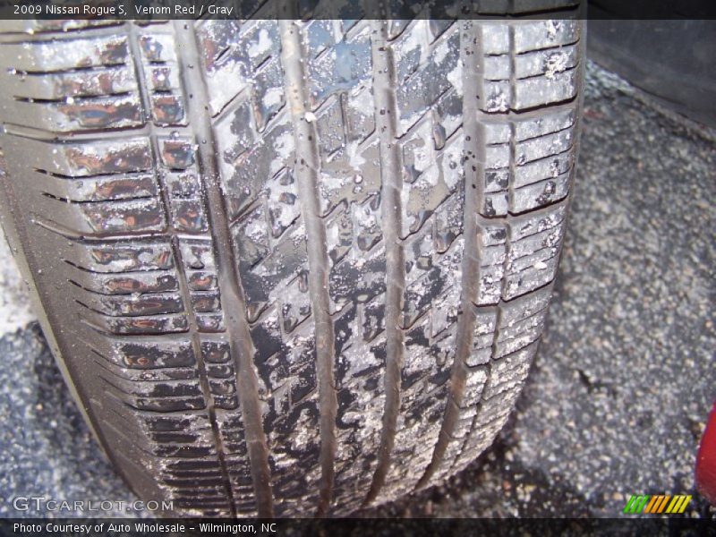 Venom Red / Gray 2009 Nissan Rogue S