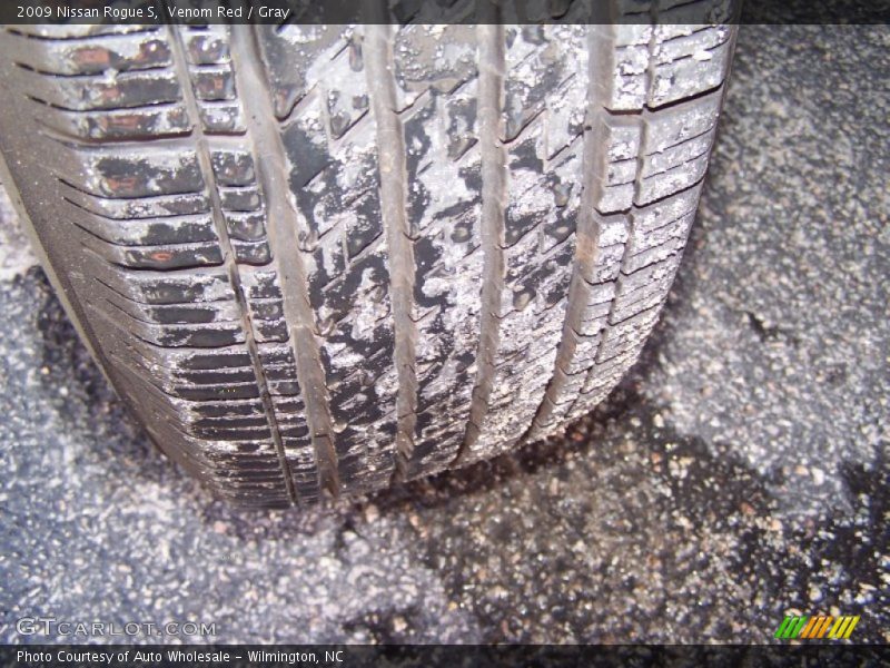 Venom Red / Gray 2009 Nissan Rogue S