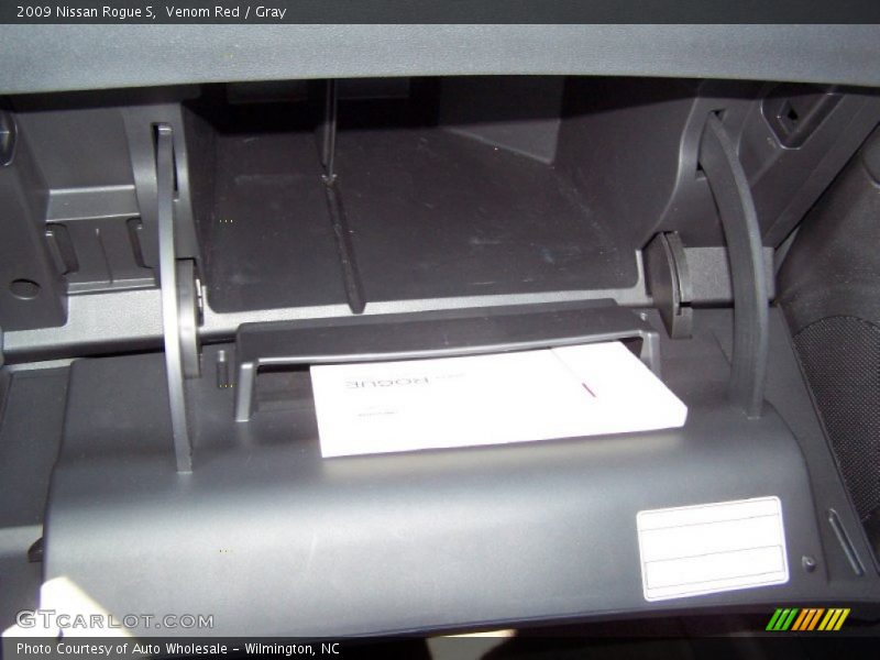 Venom Red / Gray 2009 Nissan Rogue S