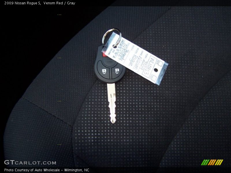Venom Red / Gray 2009 Nissan Rogue S
