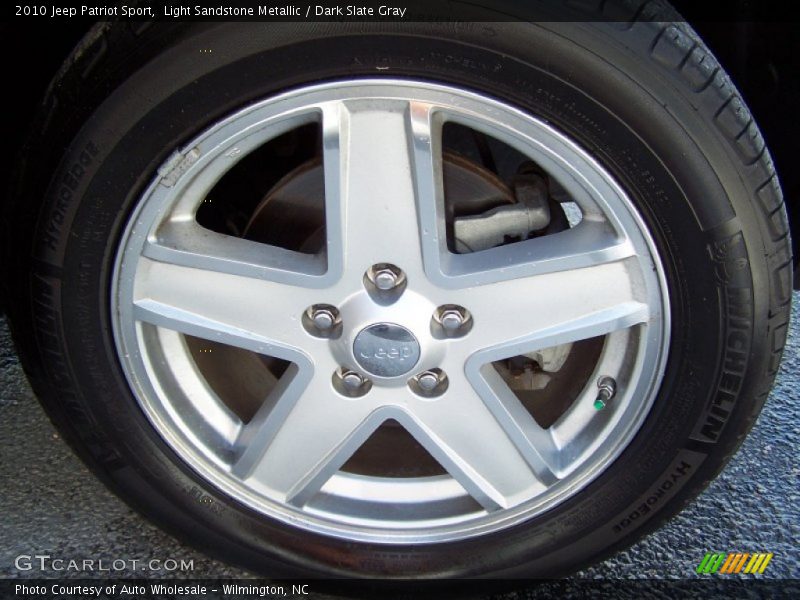 Light Sandstone Metallic / Dark Slate Gray 2010 Jeep Patriot Sport