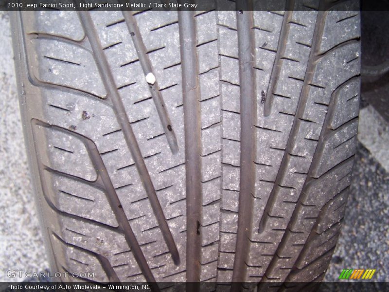 Light Sandstone Metallic / Dark Slate Gray 2010 Jeep Patriot Sport