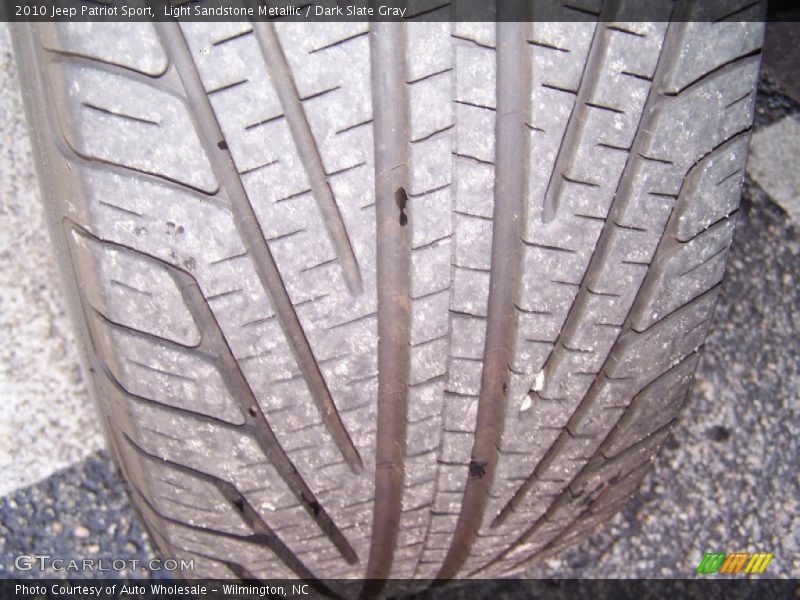 Light Sandstone Metallic / Dark Slate Gray 2010 Jeep Patriot Sport