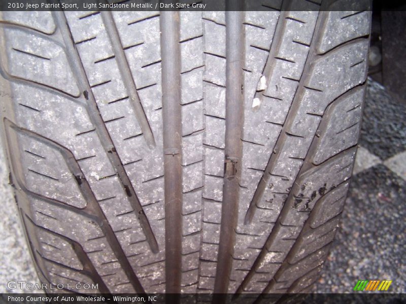 Light Sandstone Metallic / Dark Slate Gray 2010 Jeep Patriot Sport