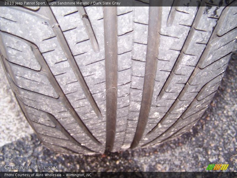 Light Sandstone Metallic / Dark Slate Gray 2010 Jeep Patriot Sport