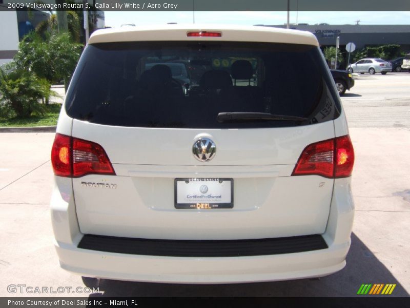 Calla Lilly White / Aero Grey 2009 Volkswagen Routan S