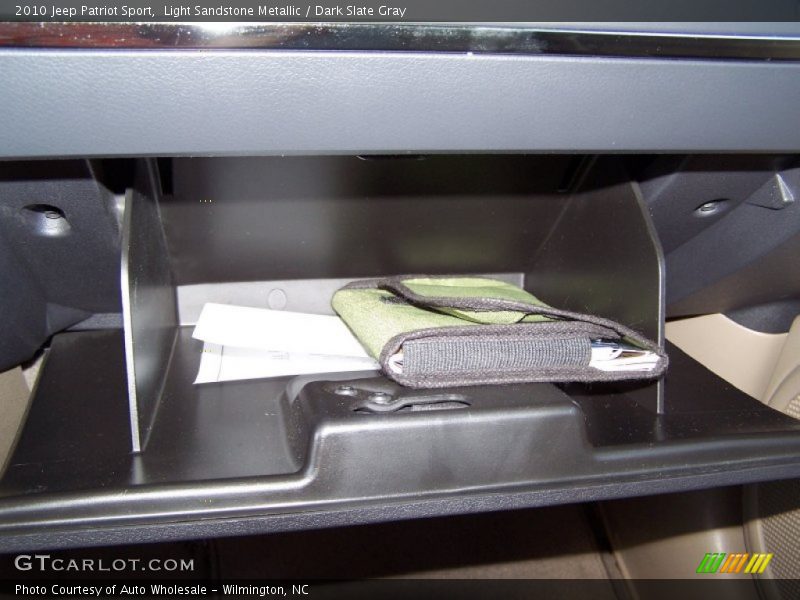 Light Sandstone Metallic / Dark Slate Gray 2010 Jeep Patriot Sport