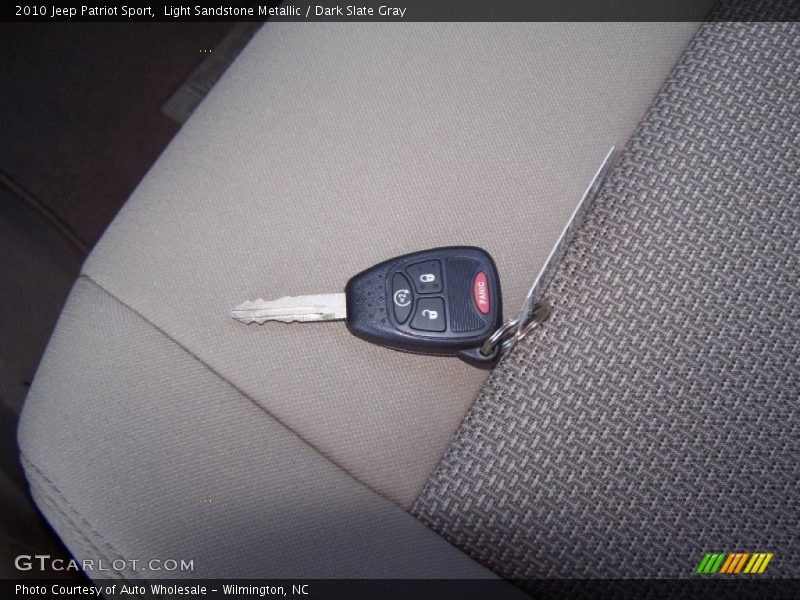 Light Sandstone Metallic / Dark Slate Gray 2010 Jeep Patriot Sport