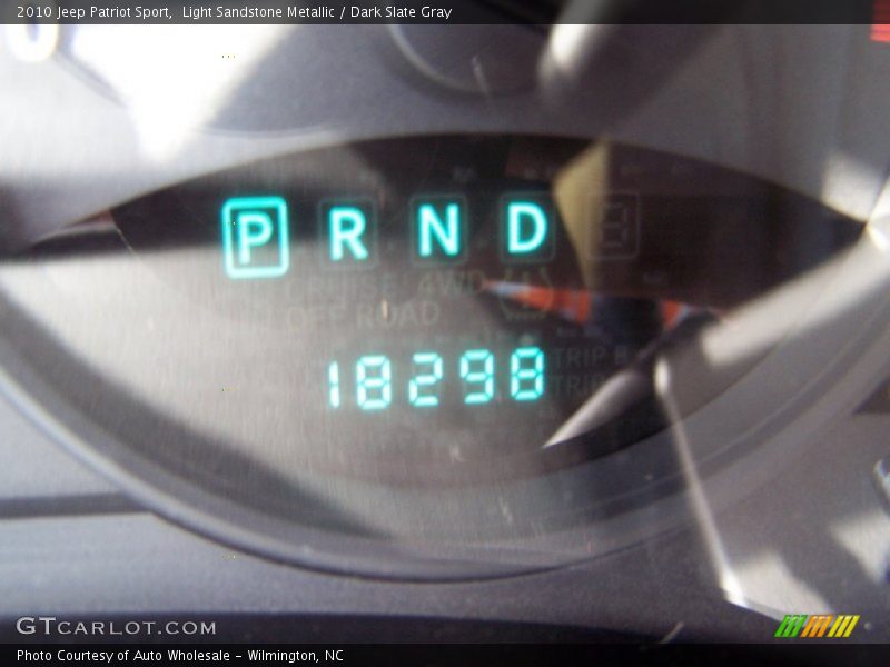 Light Sandstone Metallic / Dark Slate Gray 2010 Jeep Patriot Sport