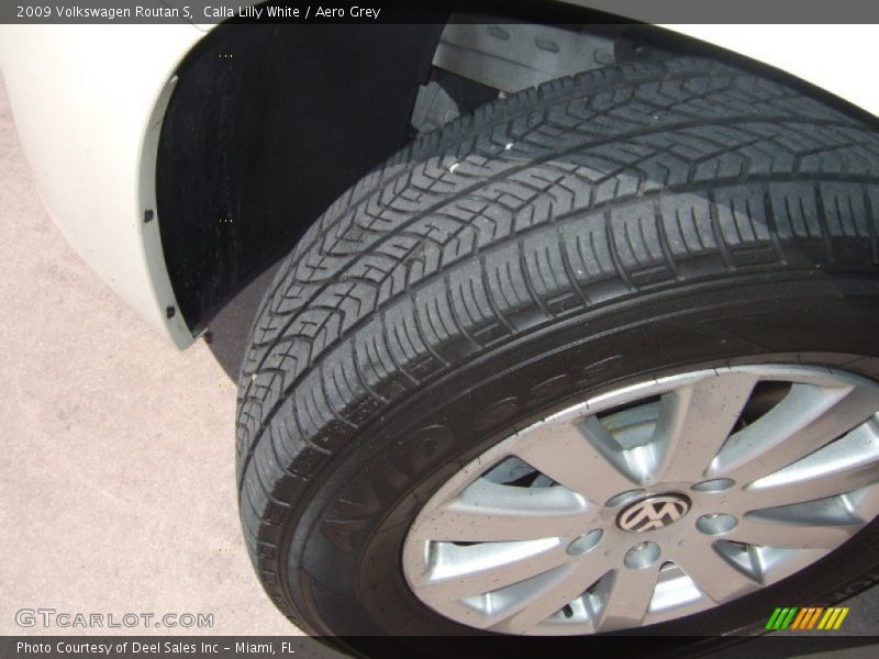 Calla Lilly White / Aero Grey 2009 Volkswagen Routan S