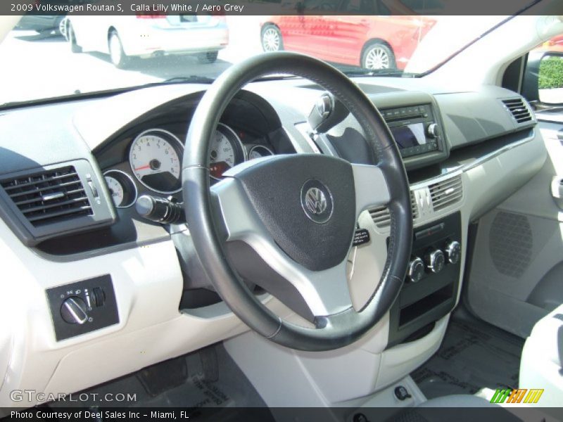 Calla Lilly White / Aero Grey 2009 Volkswagen Routan S