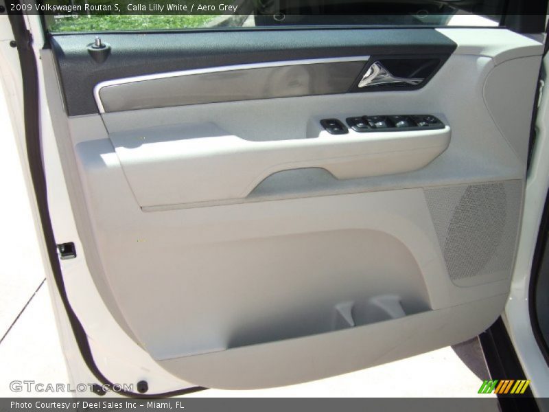 Calla Lilly White / Aero Grey 2009 Volkswagen Routan S