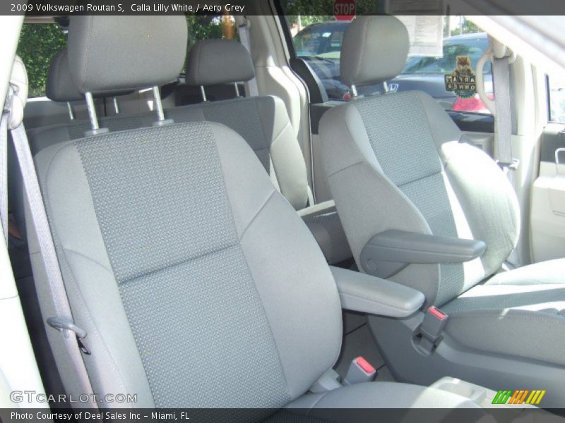 Calla Lilly White / Aero Grey 2009 Volkswagen Routan S