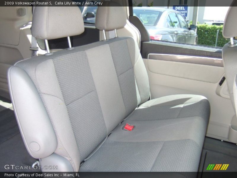 Calla Lilly White / Aero Grey 2009 Volkswagen Routan S