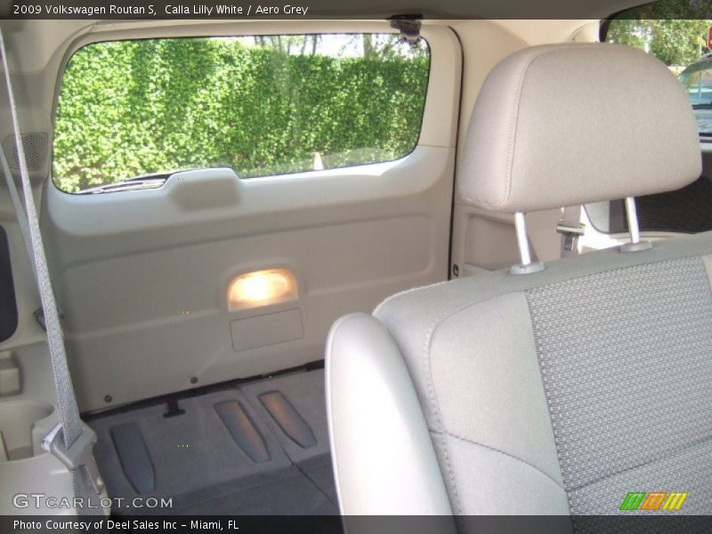 Calla Lilly White / Aero Grey 2009 Volkswagen Routan S