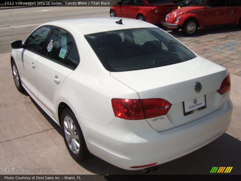 Candy White / Titan Black 2011 Volkswagen Jetta SE Sedan