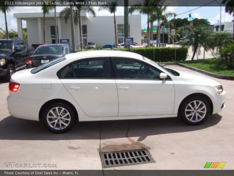Candy White / Titan Black 2011 Volkswagen Jetta SE Sedan