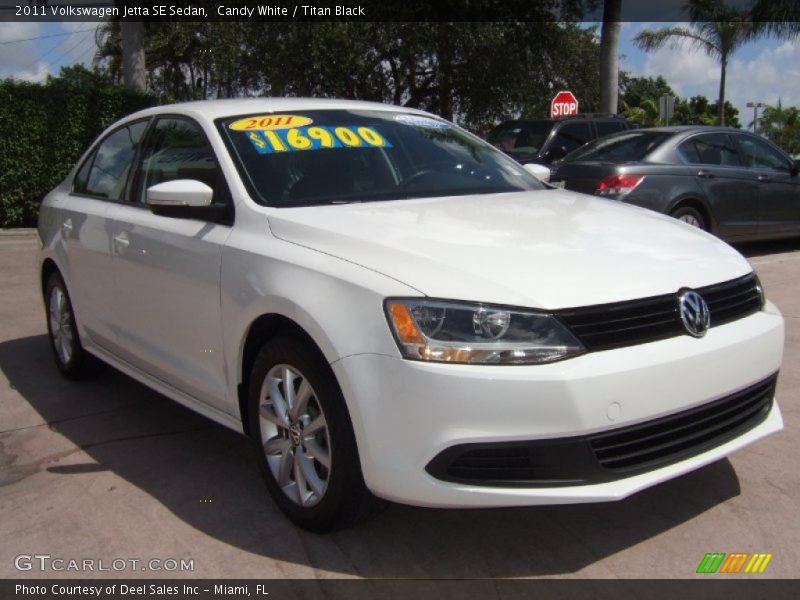 Candy White / Titan Black 2011 Volkswagen Jetta SE Sedan