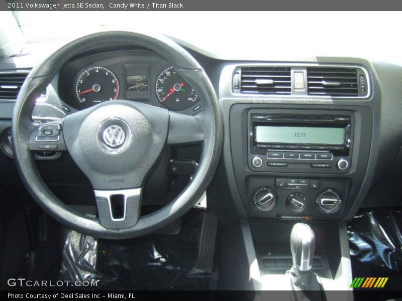 Candy White / Titan Black 2011 Volkswagen Jetta SE Sedan